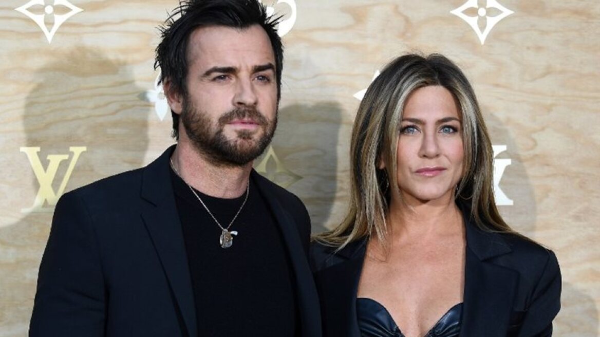 Jennifer Aniston shopping in Paris (photos)