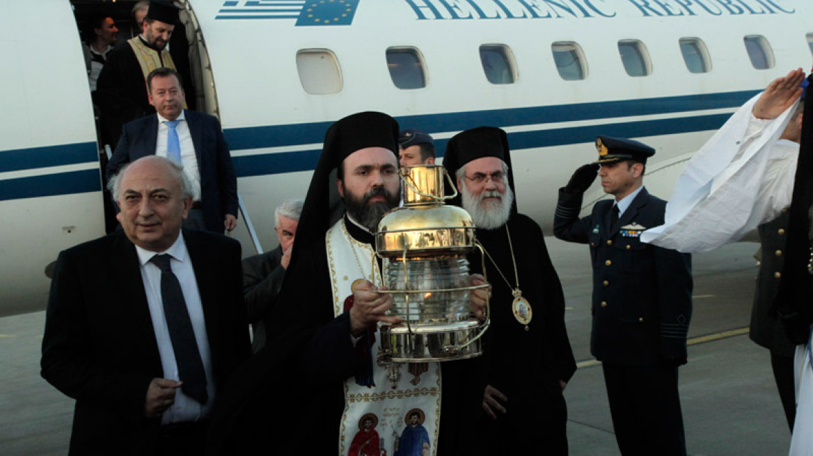 Στην Αθήνα το Άγιο Φως - Ταξίδεψε σε όλη την Ελλαδα