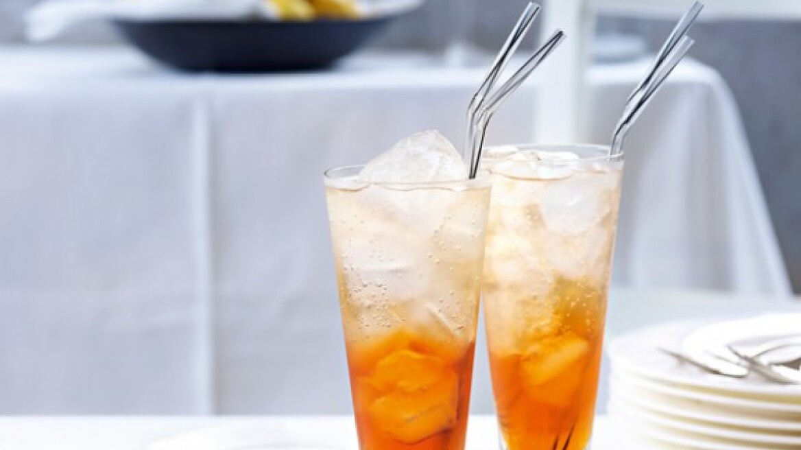 Aperol Spritz: Φτιάχνουμε το διάσημο ιταλικό κοκτέιλ