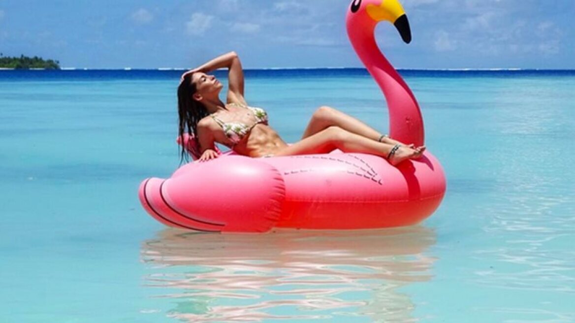 Sensual Athina Oikonomakou and her perfect abs (photo-video)