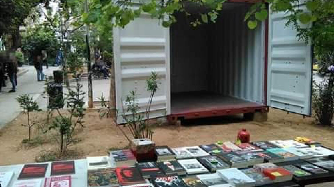 Εγκαίνια για το «πολιτικό περίπτερο» του αντιεξουσιαστικού χώρου στην πλατεία Εξαρχείων