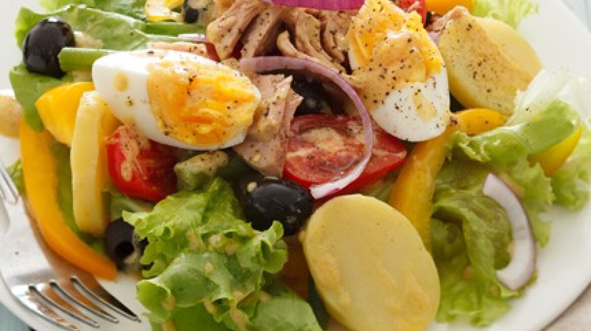 Σαλάτα nicoise με βραστά αβγά