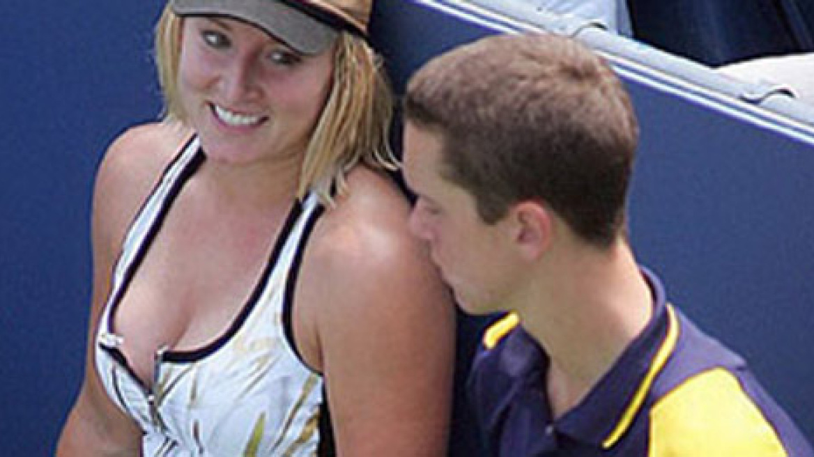 Why do men stare at female breasts? (photos)