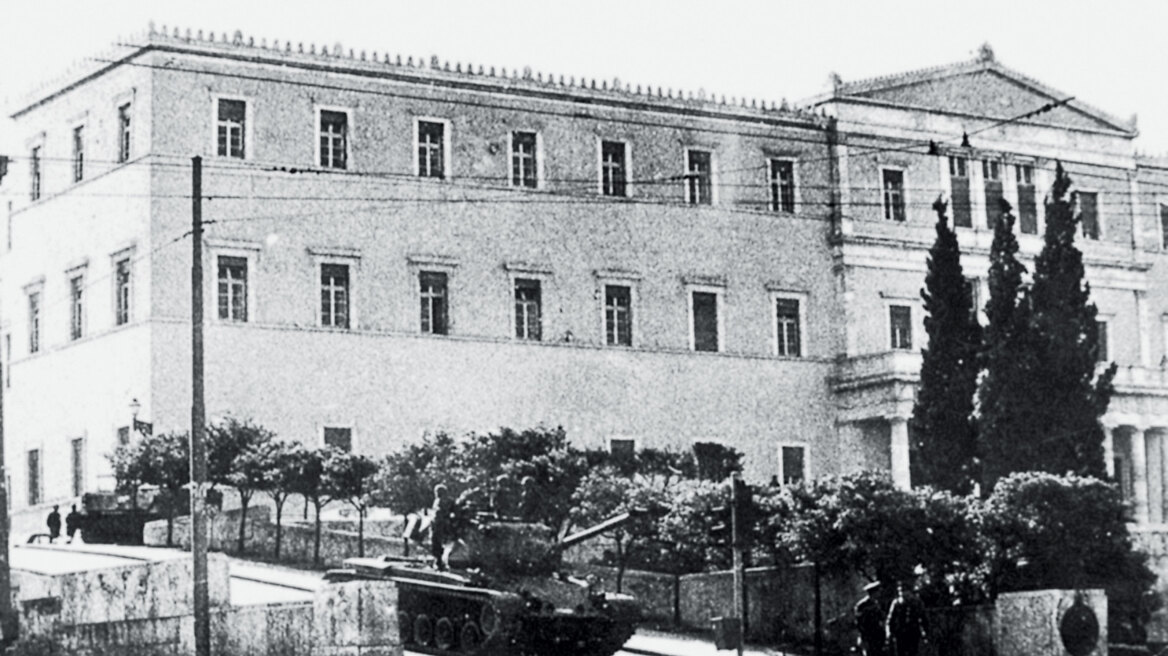 Spiegel: Η ιδεολογία της χούντας στην Ελλάδα βρίσκει νέους εκφραστές και λόγω της λιτότητας