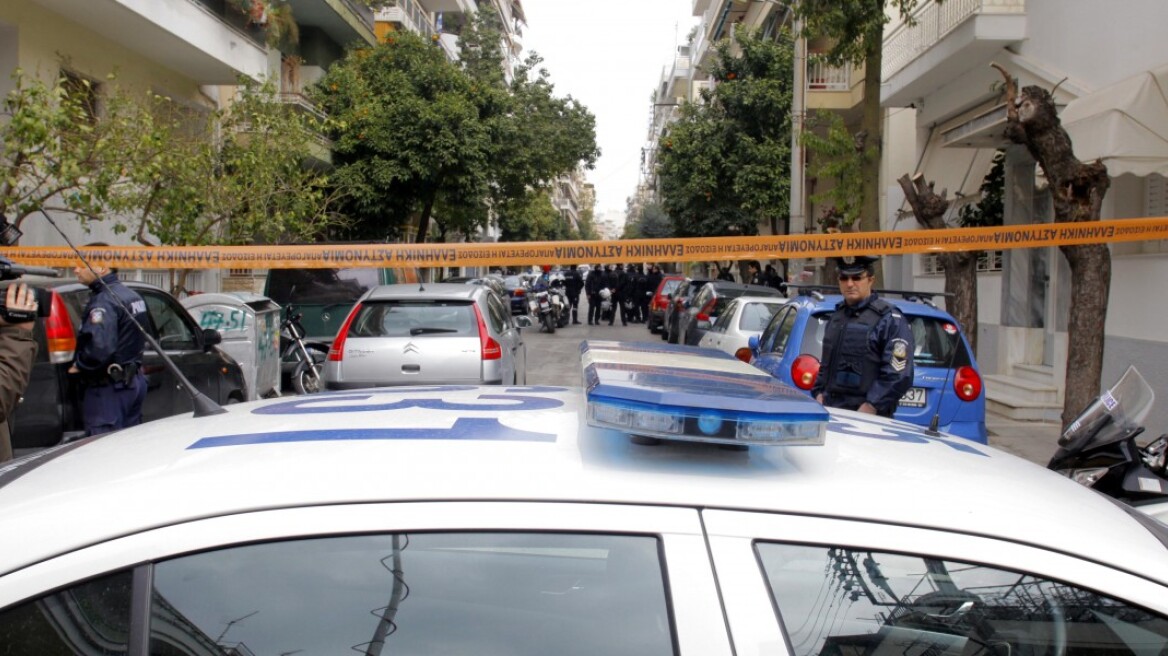 Λήστεψαν κοσμηματοπωλείο στον Βύρωνα - Χτύπησαν πολίτη που προσπάθησε να τους εμποδίσει
