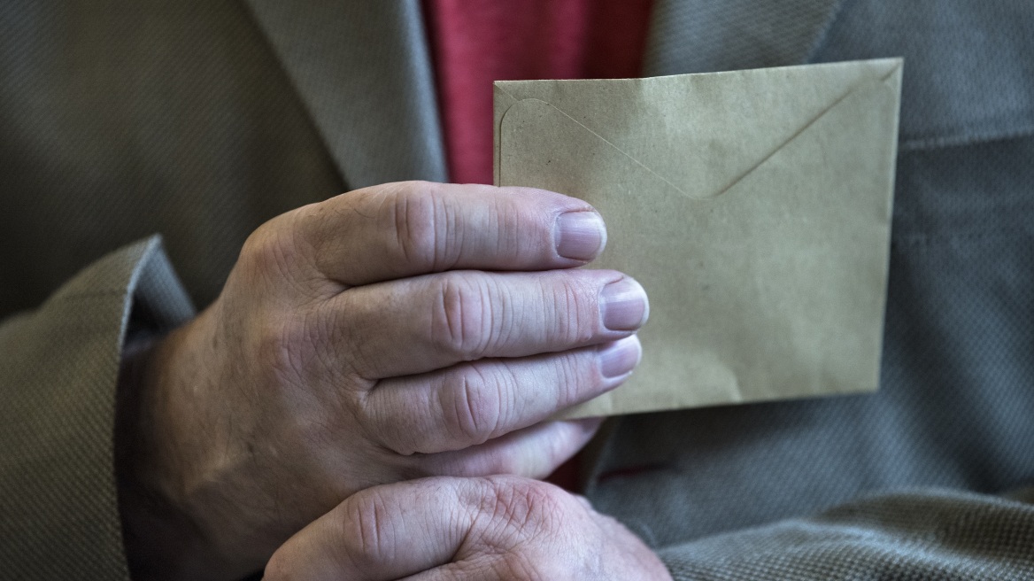 Γαλλία: Ξεκίνησε η ψηφοφορία στα υπερπόντια γαλλικά εδάφη