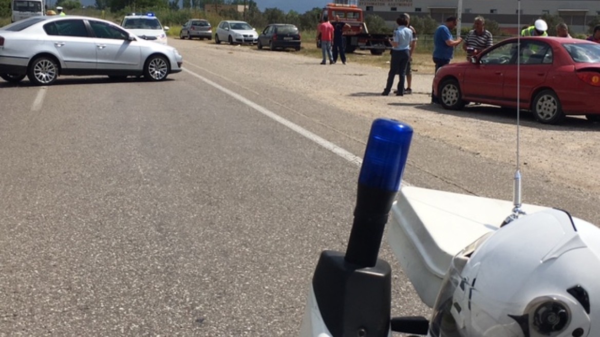 Τροχαίο και πεζή καταδίωξη δραπέτη και άλλων δυο κακοποιών 