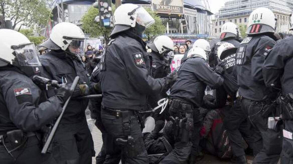 Κολωνία: Δύο αστυνομικοί τραυματίστηκαν στις διαδηλώσεις κατά του ακροδεξιού AfD