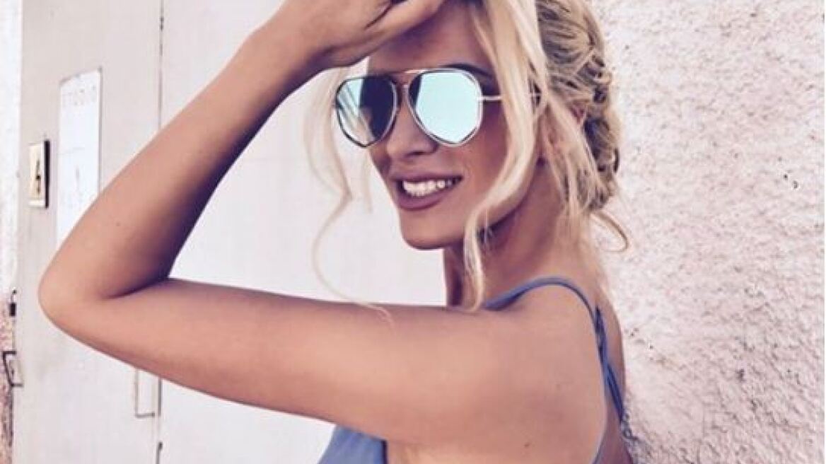 Η Κατερίνα Καινούργιου φόρεσε το μαγιό της και δείχνει τα κάλλη της