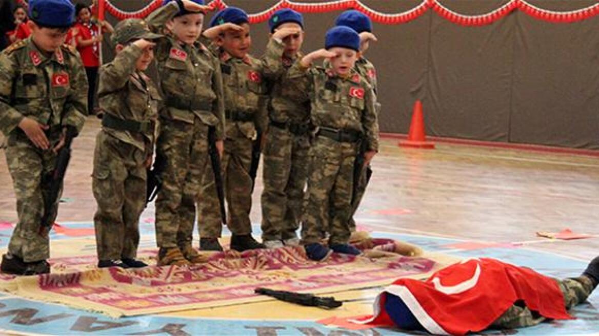 Τουρκία: Έβαλαν μαθητές νηπιαγωγείου να αναπαραστήσουν το αποτυχημένο πραξικόπημα!