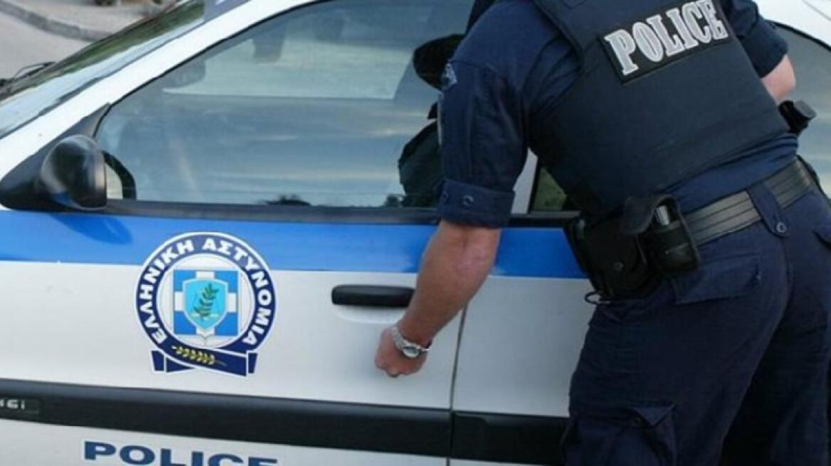 Καρδίτσα: Τη χτύπησε με φτυάρι όταν τον έπιασε να της κλέβει τα τρόφιμα