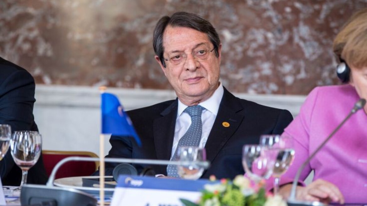 Στην Ινδία ο Αναστασιάδης: Στεφάνι για τα θύματα της τρομοκρατικής επίθεσης του 2008