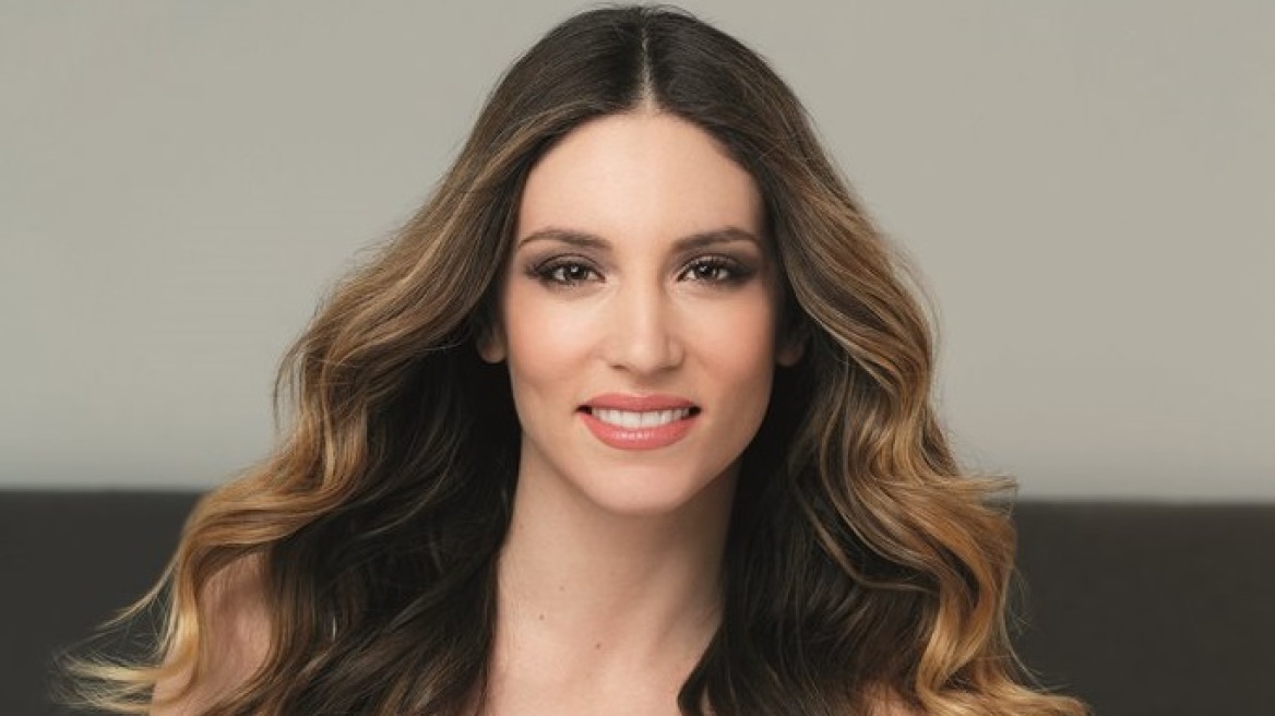 Meet the hot mom of Athina Oikonomakou, Georgia (photos)