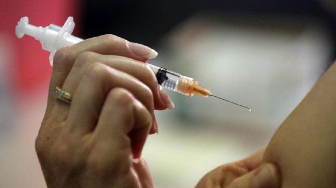 Δώδεκα μύθοι για τα εμβόλια - Όσα πρέπει να ξέρετε 