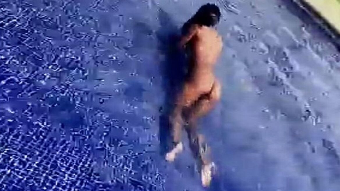 Kourtney Kardashian bares butt! (video-photo)