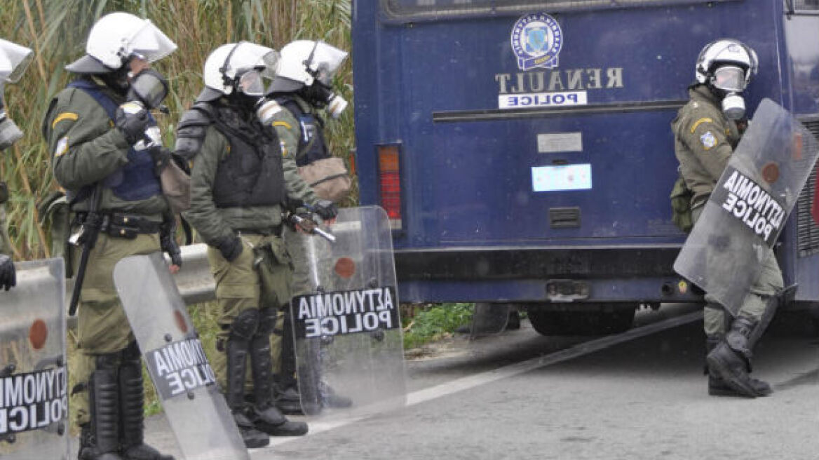 Η αστυνομία εκκένωσε κατάληψη στη Μυτιλήνη - 35 συλλήψεις