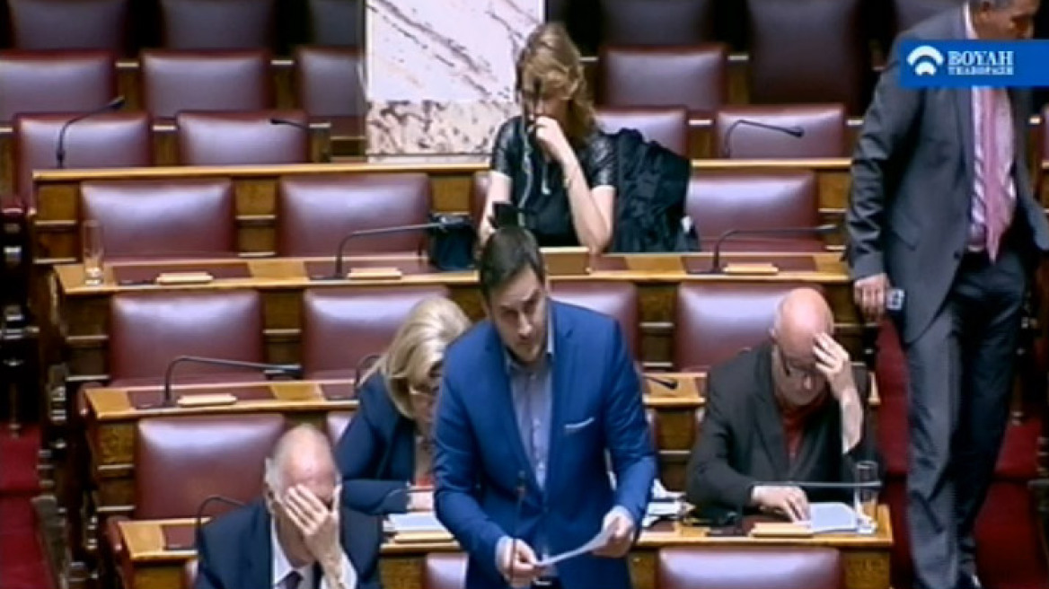 (Ν)τροπολογία: Ο Μάριος Γεωργιάδης ψηφίζει και ο Βασίλης Λεβέντης λύνεται στα γέλια!