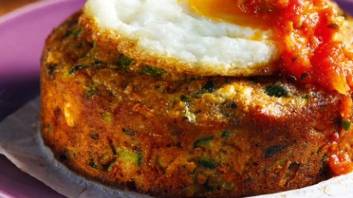 Τούρτα με κολοκυθάκια, τυριά και αβγά μάτια