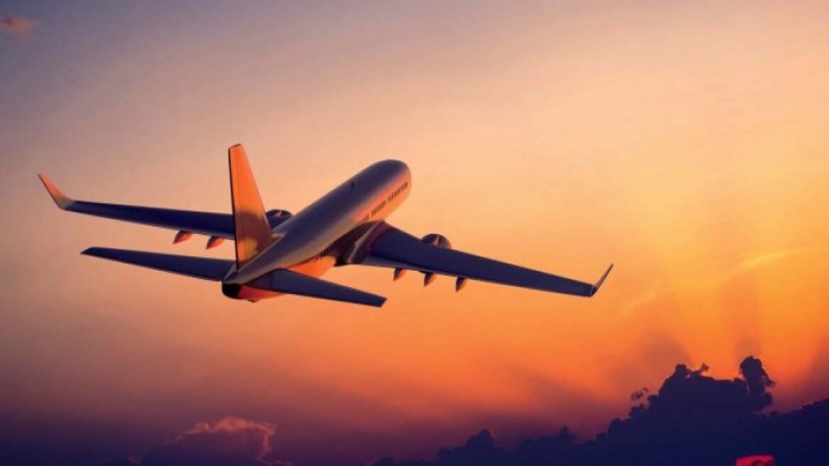 Γι' αυτό επιμένουν οι εταιρίες να κλείνετε τα κινητά στα αεροπλάνα