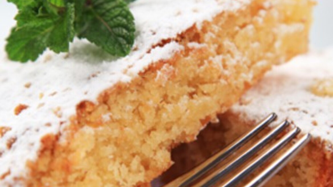 Αφράτη αμυγδαλόπιτα