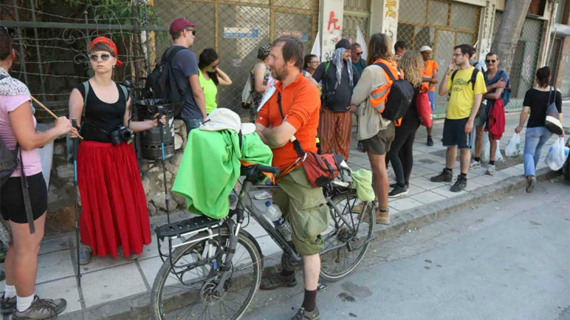 Θέλουν να πάνε με τα πόδια από τη Θεσσαλονίκη στο Χαλέπι