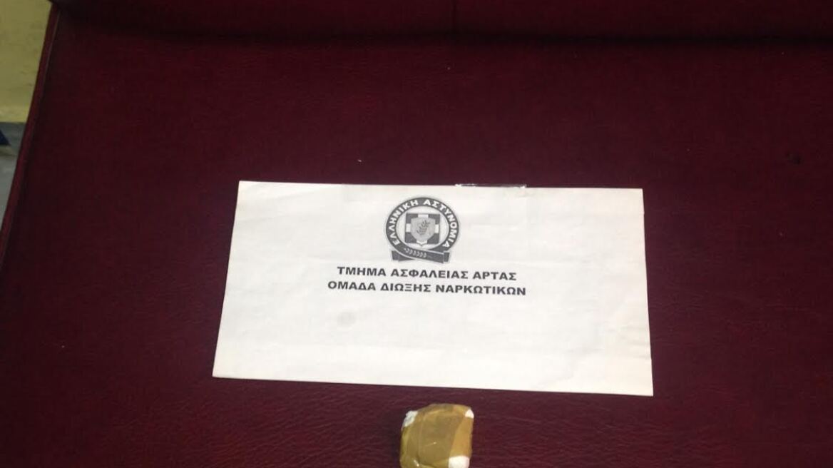 Άρτα: Εντοπίστηκε εργαστήριο για συσκευασία λαθραίου καπνού 