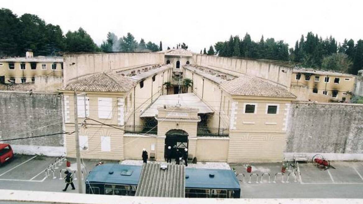 Κέρκυρα: Σωφρονιστικός υπάλληλος τα «έπαιρνε» από κρατούμενους