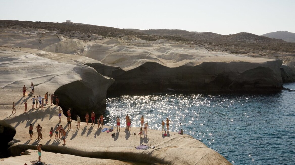 Condé Nast Traveler: Μήλος, το ανέγγιχτο ελληνικό νησί που έψαχνες!