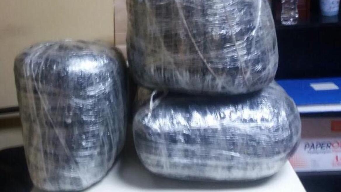 Ρουμάνος και Αλβανός μετέφεραν 31 κιλά χασίς