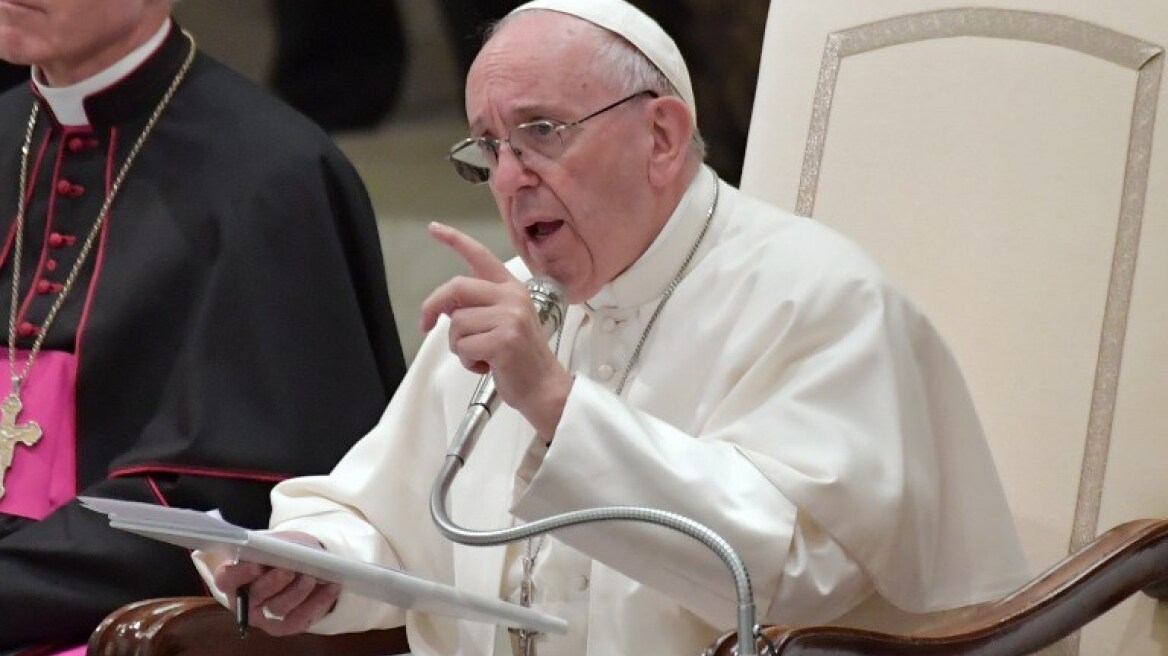 Γιατί «κατσάδιασε» ο Πάπας τον Μακρόν και την Λεπέν;