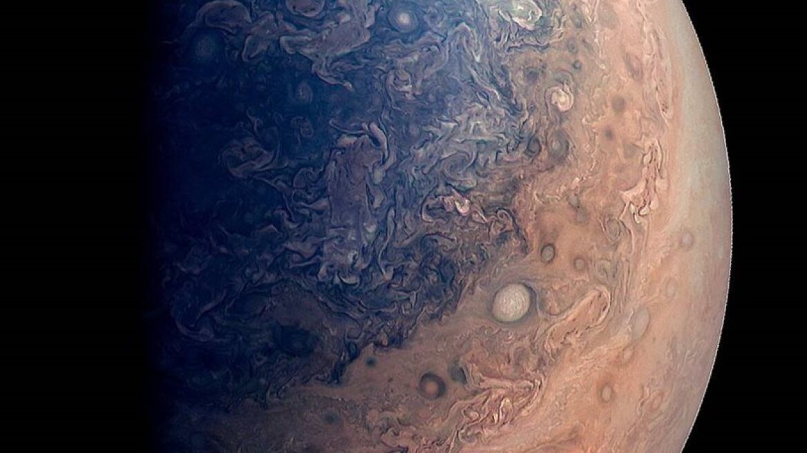 NASA releases breathtaking image of Saturn (photos)