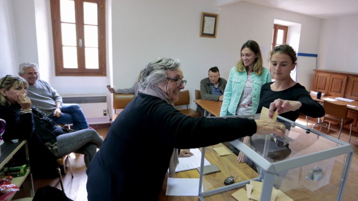 Γαλλικές εκλογές: Το δεύτερο χαμηλότερο ποσοστό συμμετοχής από το 1981