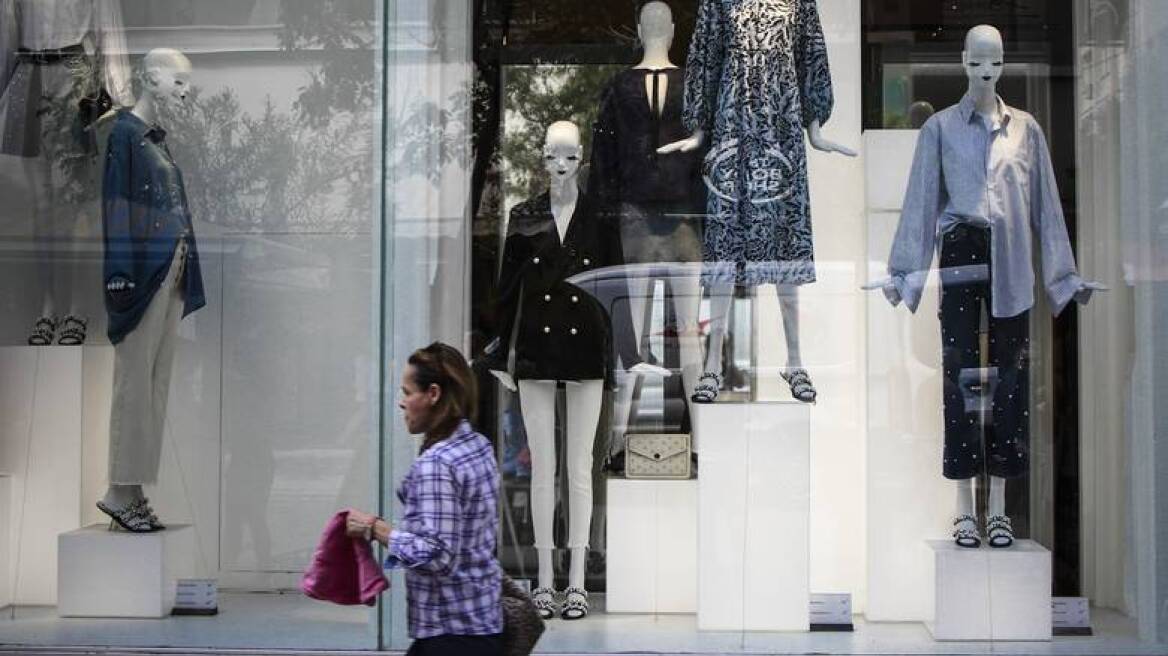 Ανοιχτά σήμερα τα καταστήματα με εκπτώσεις και απεργίες 