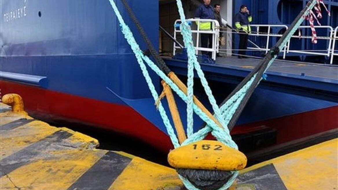 Μυτιλήνη: Βγήκε από το πλοίο με χασίς, λαθραίο καπνό και τσιγάρα