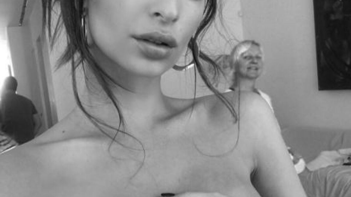 Η Emily Ratajkowski (για ακόμη μία φορά) γυμνή στο Instagram