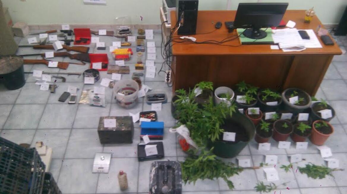 Όπλα και χασισοφυτεία σε σπίτι φυγόποινου στη Σαντορίνη