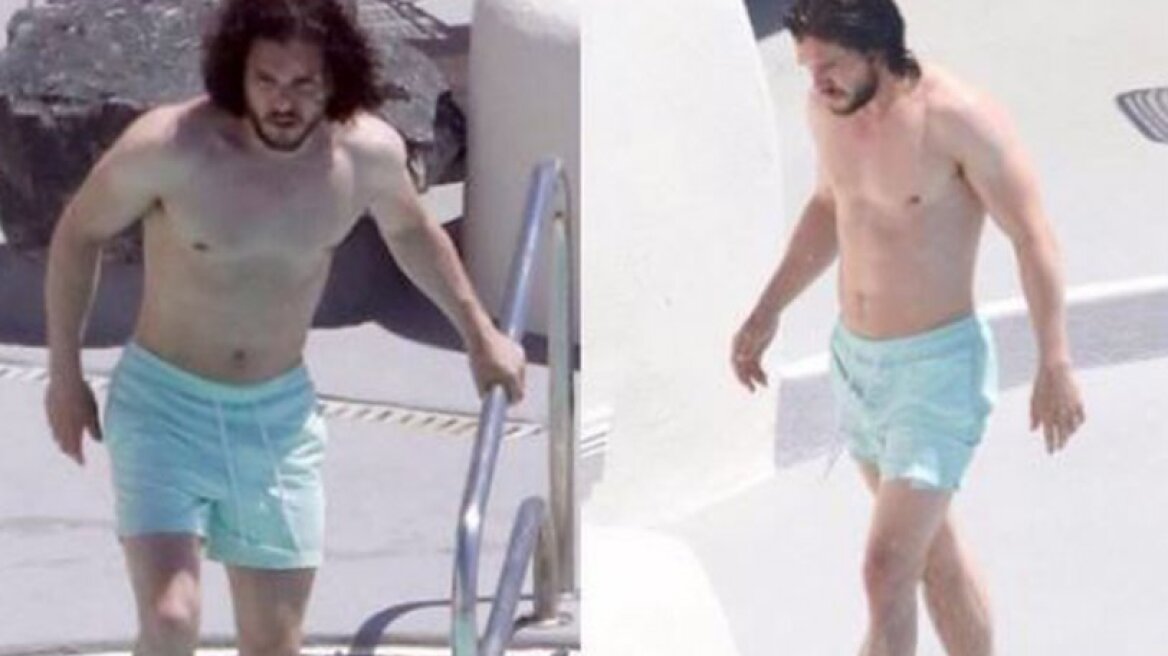 “Jon Snow” in warm Santorini (photos)