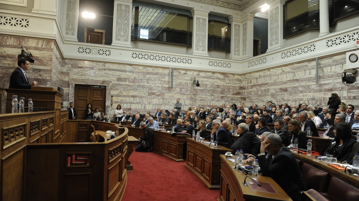 Αγωνία για το χρέος στην κυβέρνηση - Στο υπ. Παιδείας ξεκινούν οι «περιοδείες» Τσίπρα