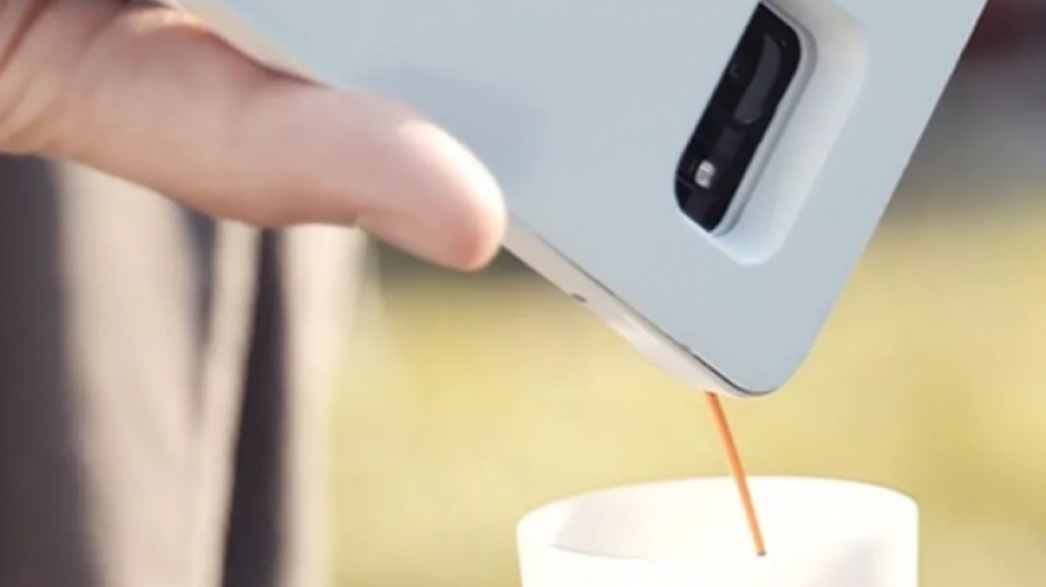 Δείτε τη θήκη για κινητό τηλέφωνο που φτιάχνει... καφέ!