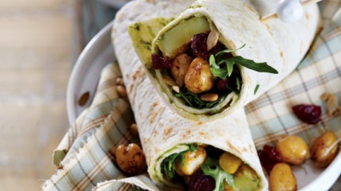 Wraps με γλυκοπατάτα, ρεβίθια και σάλτσα ρόκας