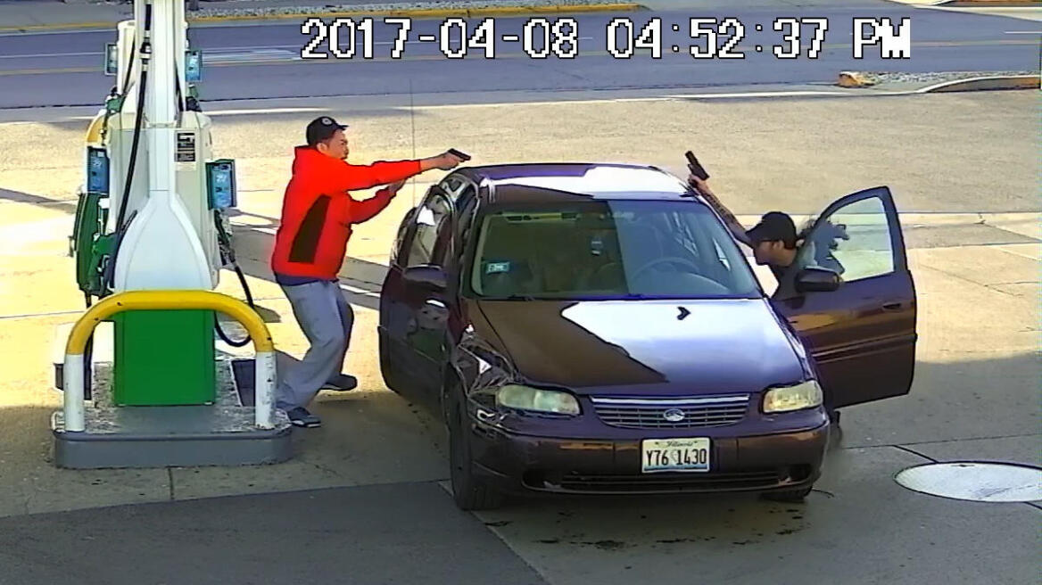 Chicago police release petrol station shootout (video)