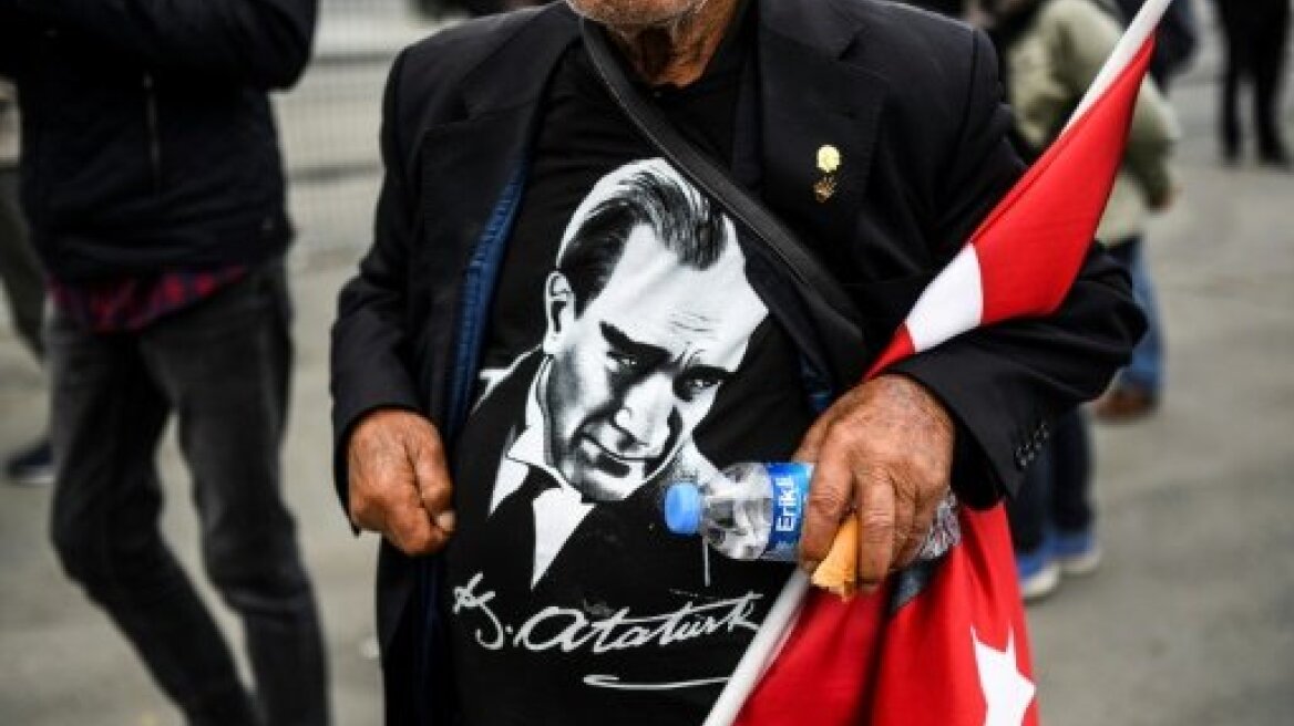 Turkey seeks arrest of 2 historians ‘for insulting Ataturk’!