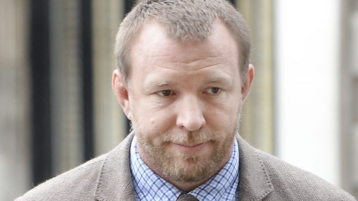 Κι όμως! Ο Guy Ritchie δούλευε ως υδραυλικός στην Ίο - Τι αποκαλύπτει 