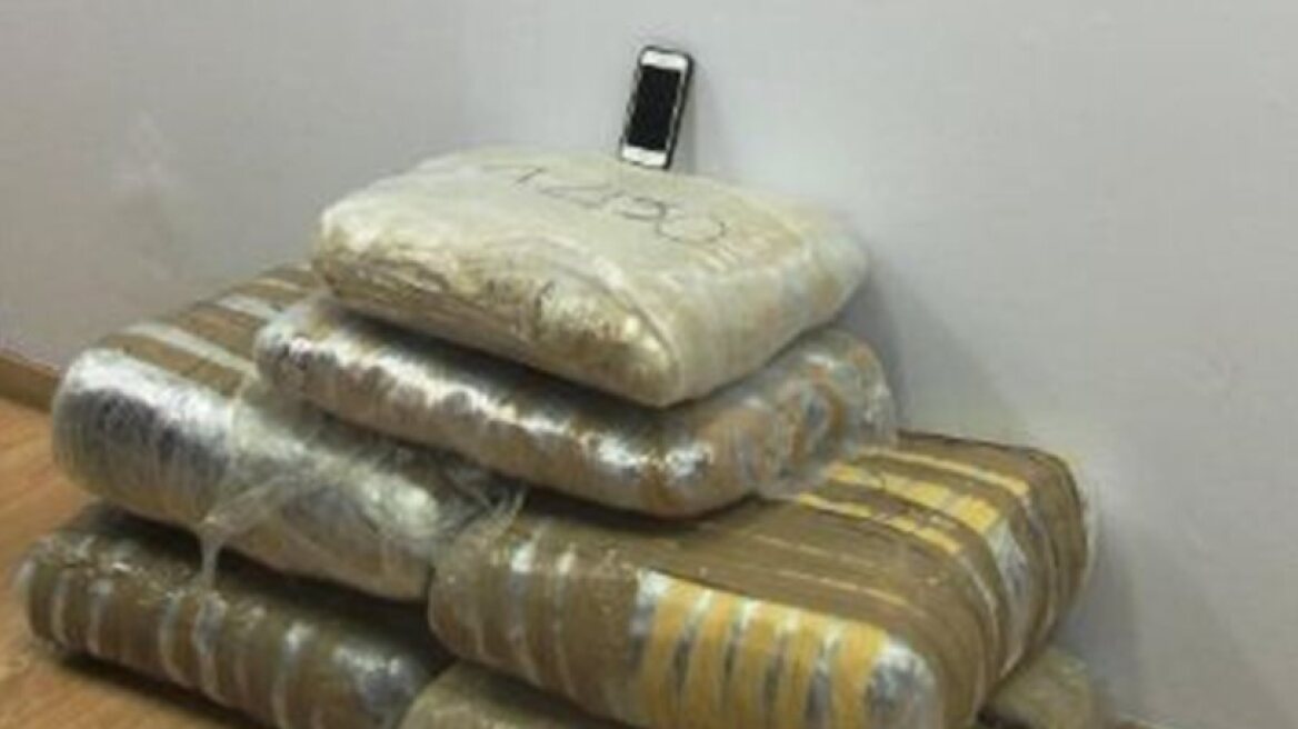 Ζευγάρι ηλικιωμένων έλαβε κατά λάθος πακέτο με... ναρκωτικά