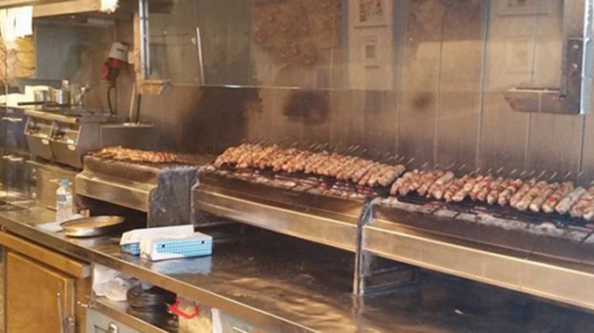 Στην πλατεία Βικτωρίας θα βρεις ένα καλαμάκι-όνειρο!