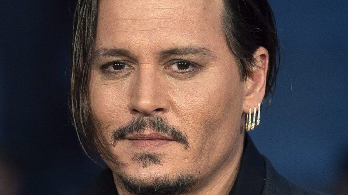 How much does Johhny Depp spend a month? (photos)