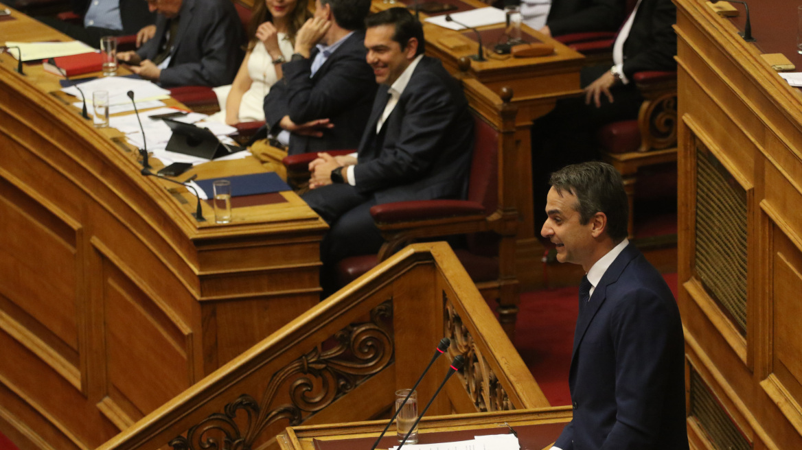 Τσίπρας: Είστε σε αδιέξοδο - Μητσοτάκης: Κάντε εκλογές να κρίνουν οι πολίτες