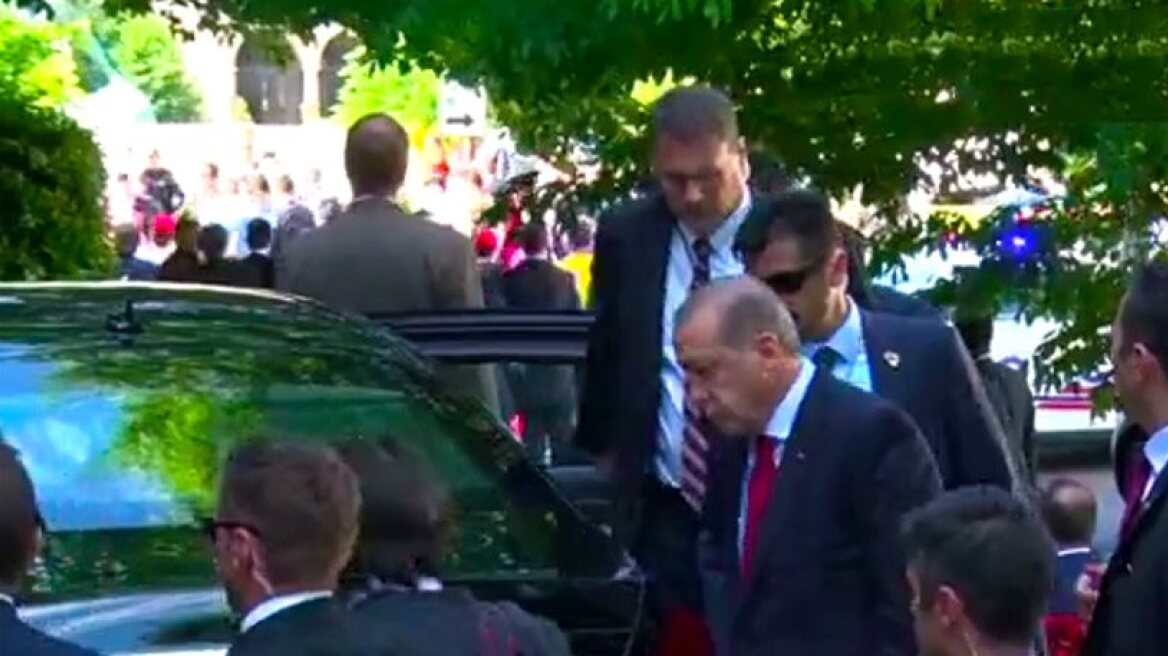 Erdogan ordered guards to attack Kurdish protesters in US (videos)