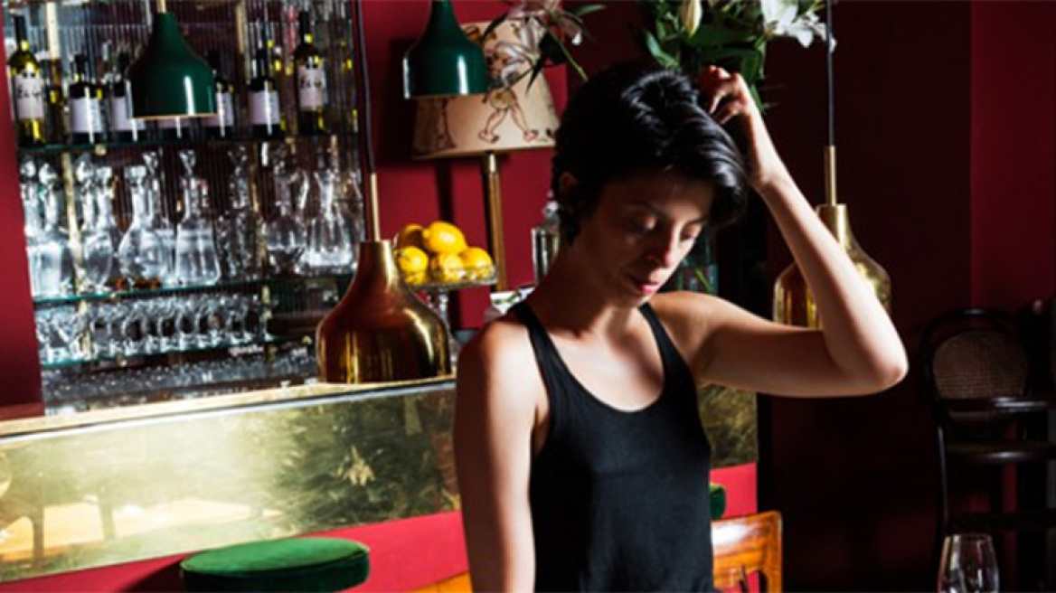 Η Βασιλική Πιερρακέα ταΐζει τους Μιλανέζους μουσακά