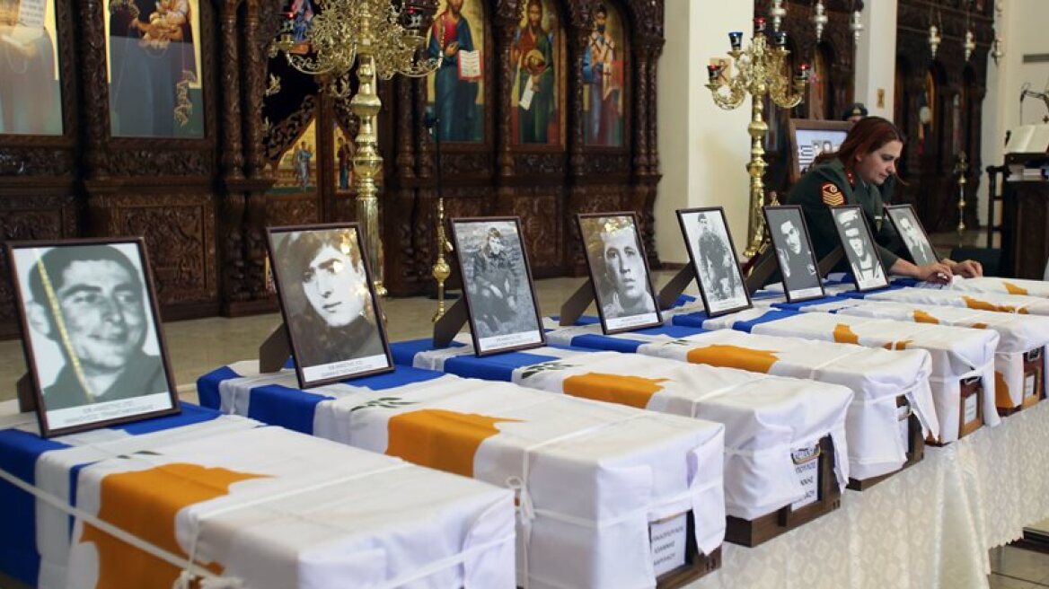 The remains of 17 Greek soldiers killed in Cyprus finally return to Greece (PHOTOS)